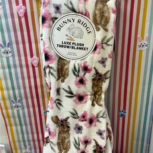 Bunny Ridge Luxe Plush Throw Blanket